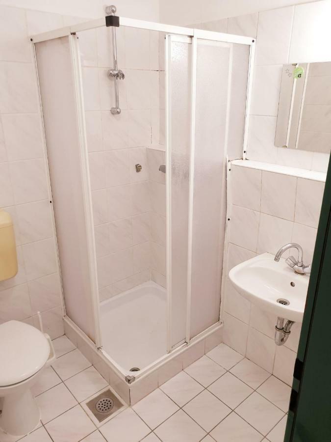 Summer Residence Hostel Ljubljana Extérieur photo