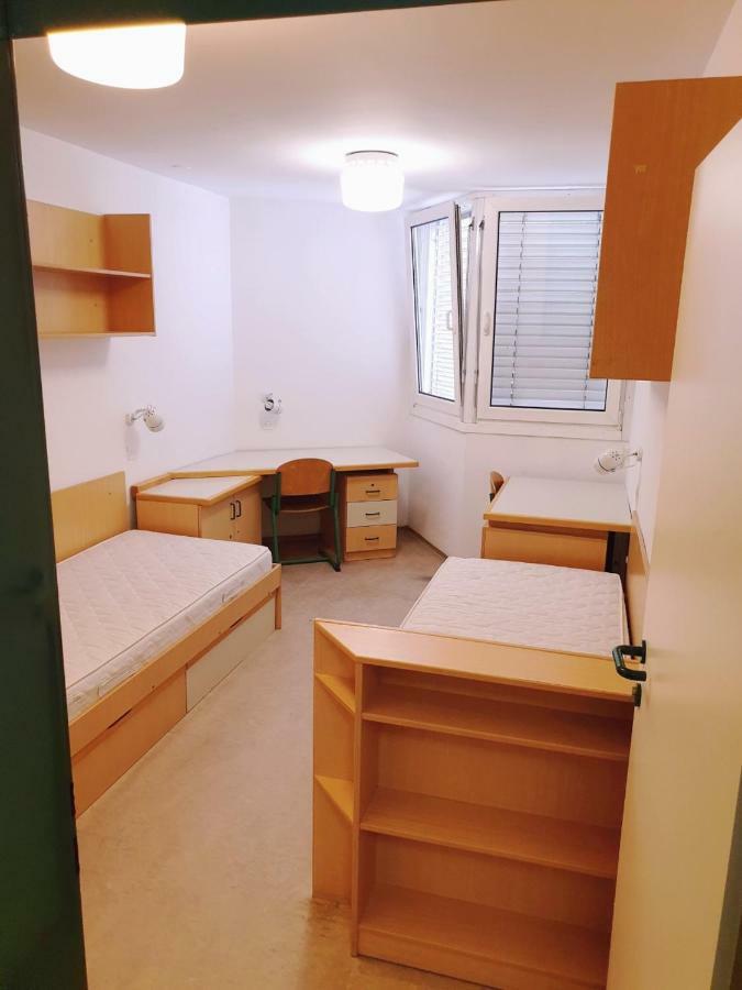 Summer Residence Hostel Ljubljana Extérieur photo