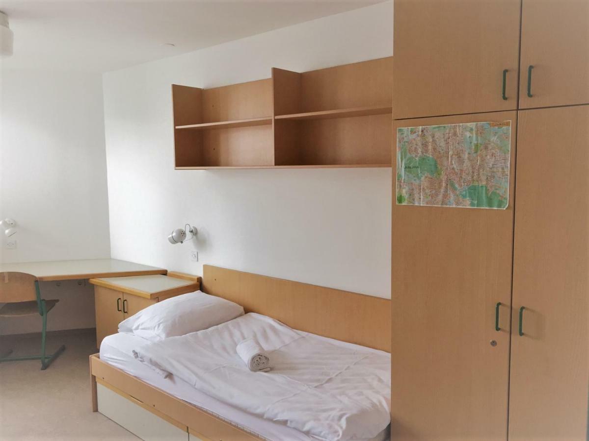 Summer Residence Hostel Ljubljana Extérieur photo
